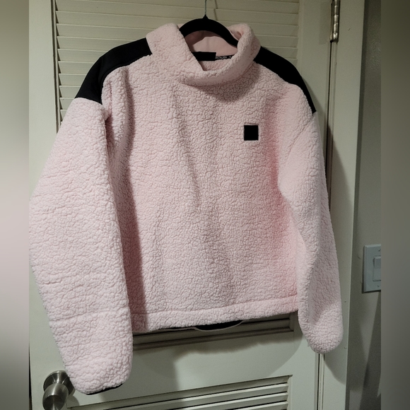 Under Armour Tops - Under Armour Fleece